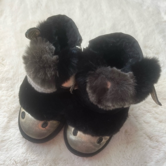 Ugg Ozwear Donkey Zip Boots Big Kids 2 - Picture 3 of 9